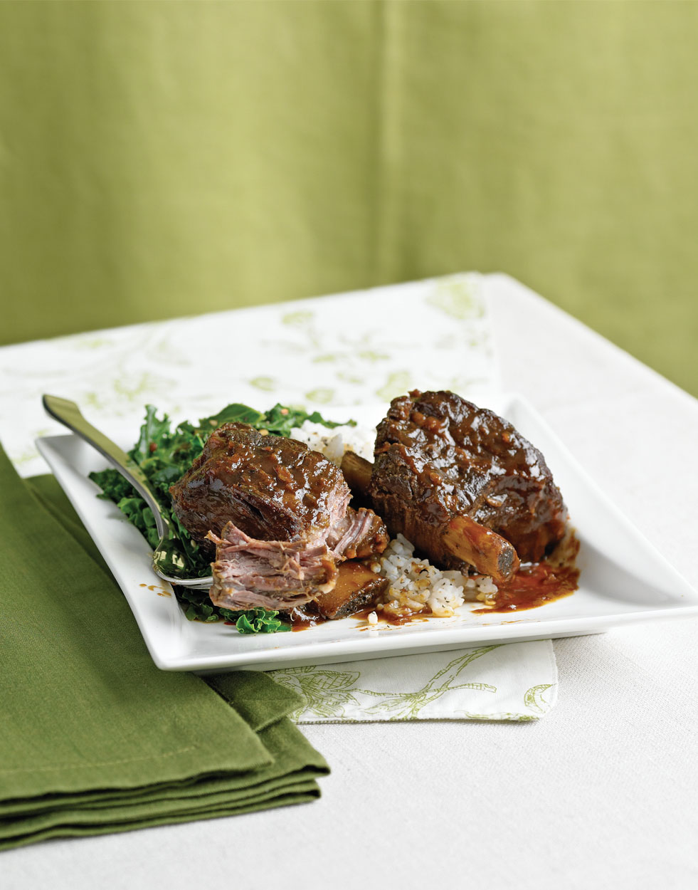 Lacquered Short Ribs with Spicy Ginger Sauce Recipe